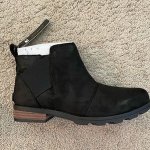 BNIB Sorel Emelie Chelsea Boot Black 10.5